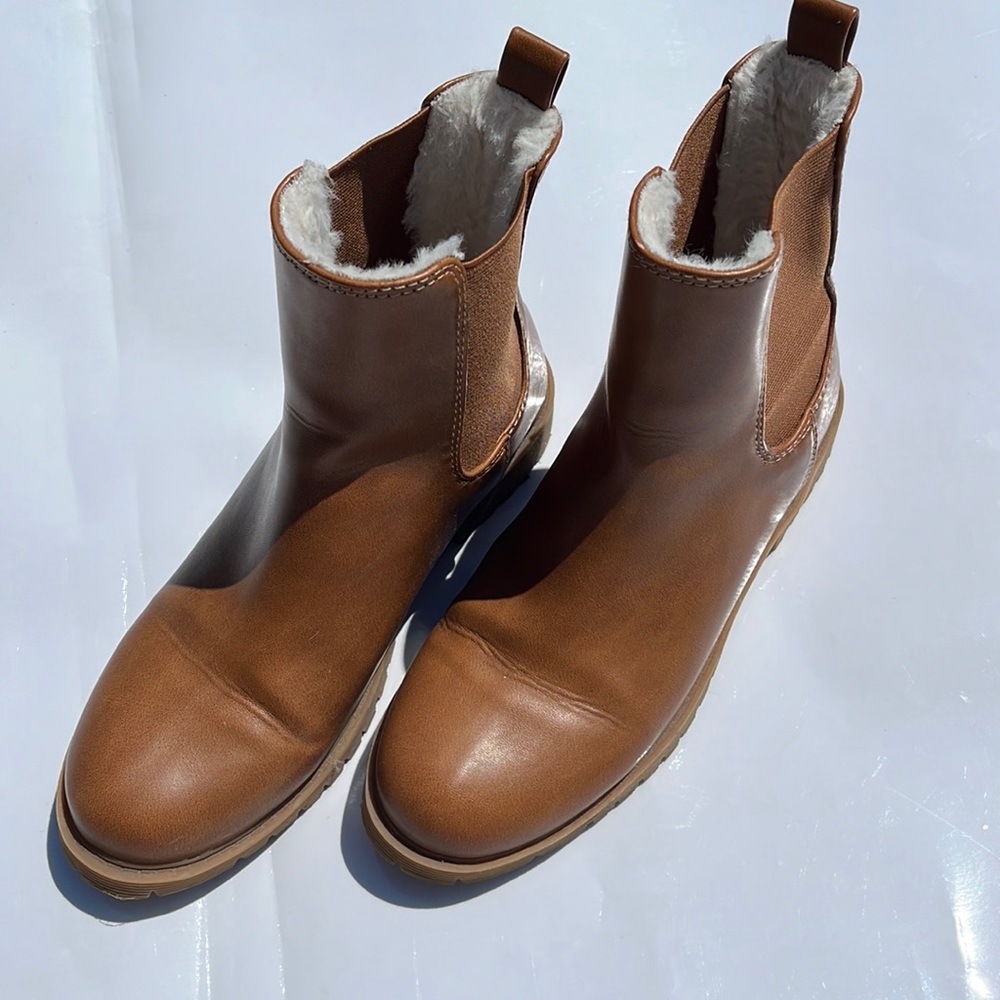 Women’s size 6 Chelsea boots